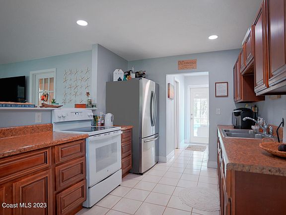 5th image of 99 Pelican Dr