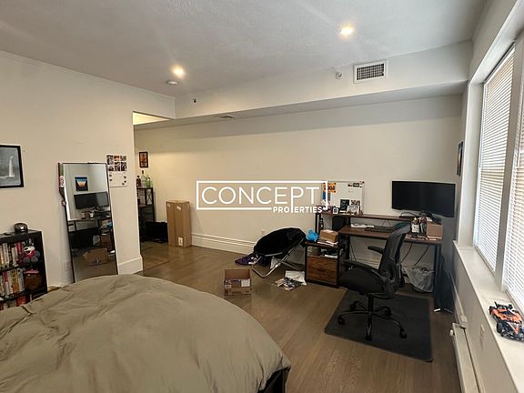 5th image of 1406 Beacon St
