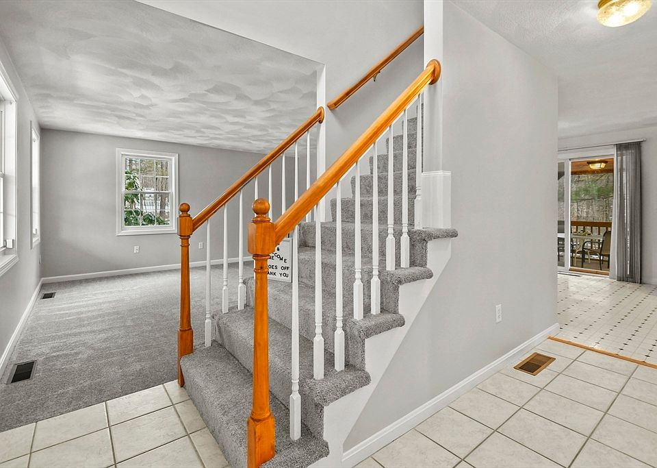 47 Scribner Rd, Tyngsboro, MA 01879 Zillow