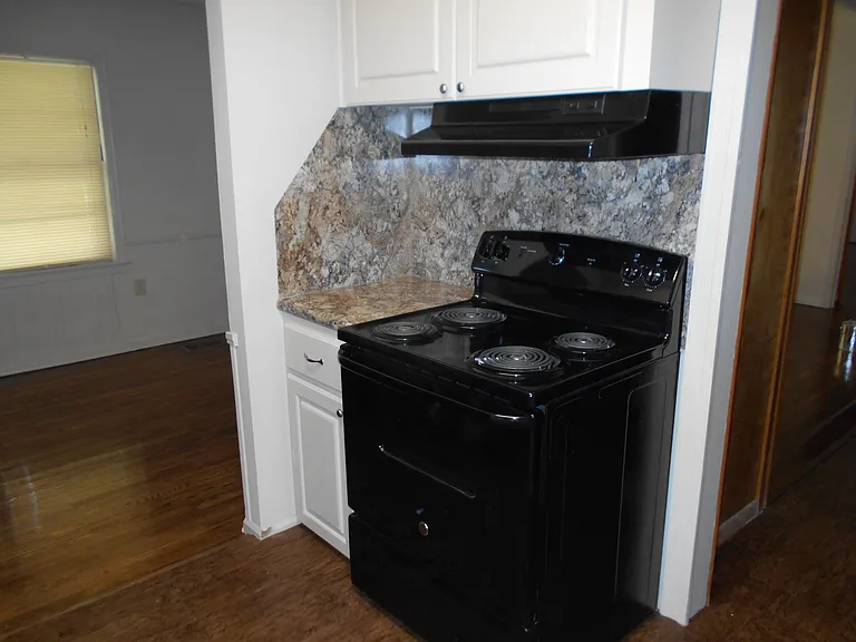 8716 Westwood Ave — Photo 6