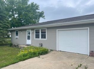 317 W Ellen St, Ogden, IL 61859