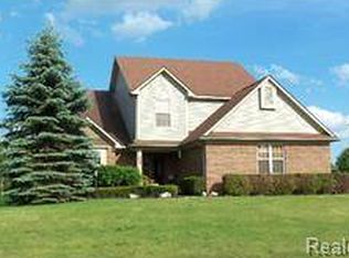 93 Persimmon Dr, Oxford, MI 48371