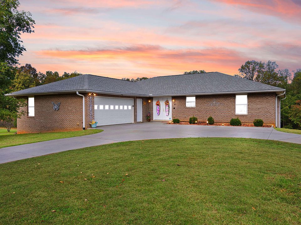 1st image of 16 Field Dr