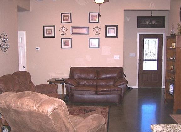 4th image of 103 Winding Oak Dr
