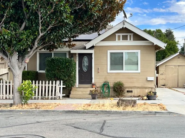 809 Powell St, Hollister, CA 95023