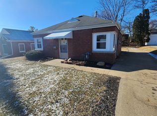 2123 Broadlawn Rd, Dubuque, IA 52001