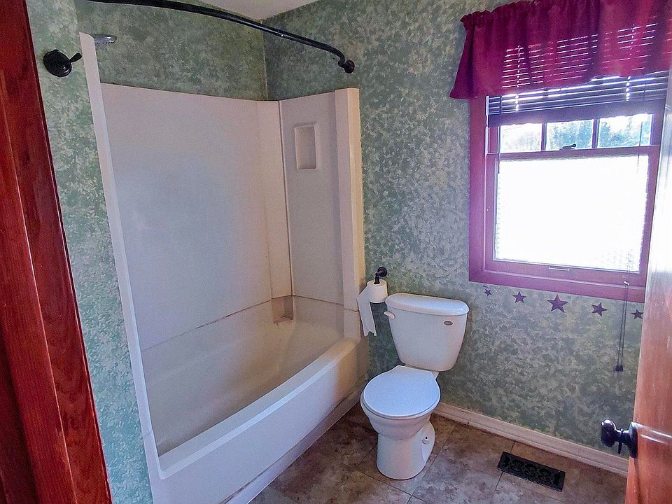 13th image of 102 E High St