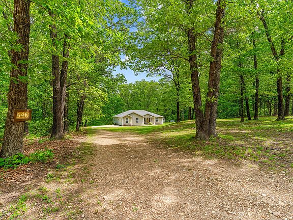 4th image of 640 Woodpecker Road