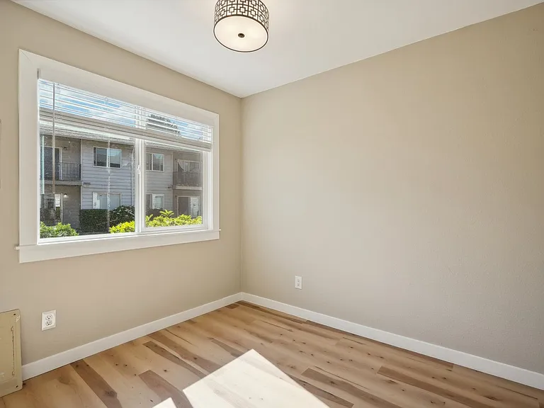 Sandy Terrace Apartments — Photo 71