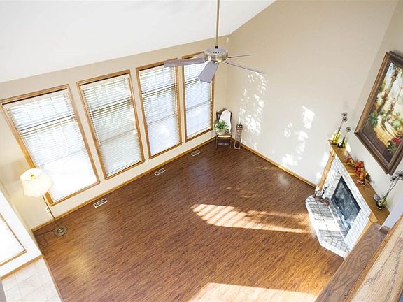 5th image of 15227 Laurel Ridge Pl