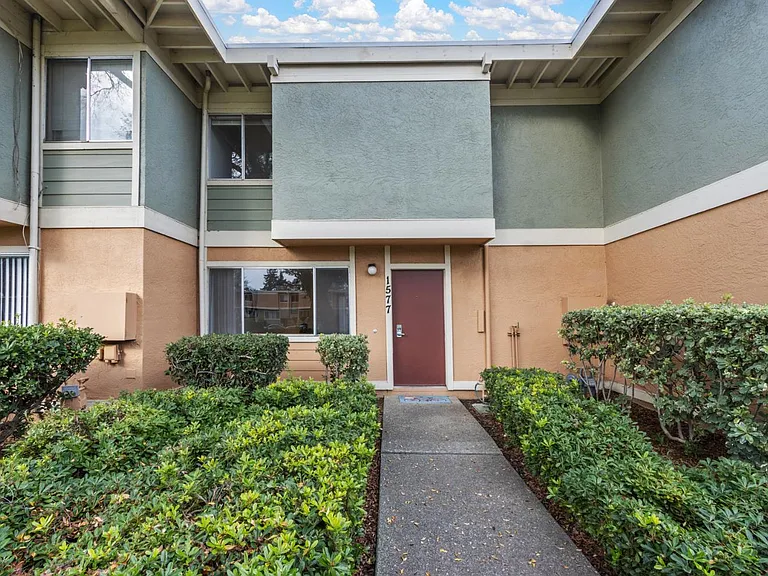 1577 Drake Dr — Photo 1