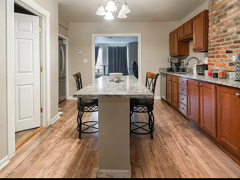 105 S 18th St #1 — Photo 20