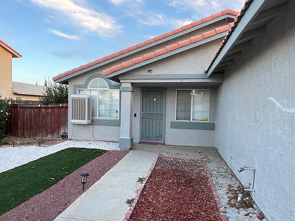 5th image of 10829 Begonia St