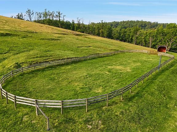 2nd image of 327 Sugar Run Rd