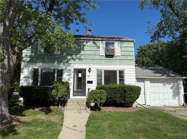 47 Brookville Dr, Tonawanda, NY 14150