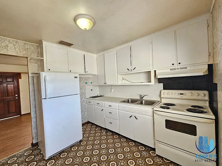 2302 Burns St — Photo 6