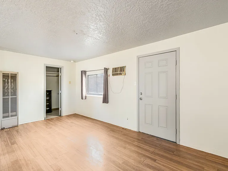 405 Utah St SE #D — Photo 3