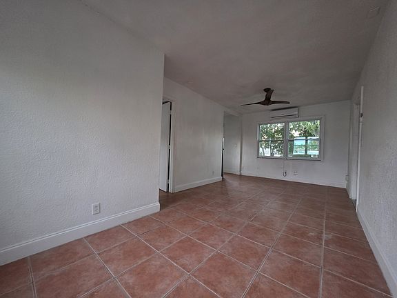 2nd image of 803 Selkirk St