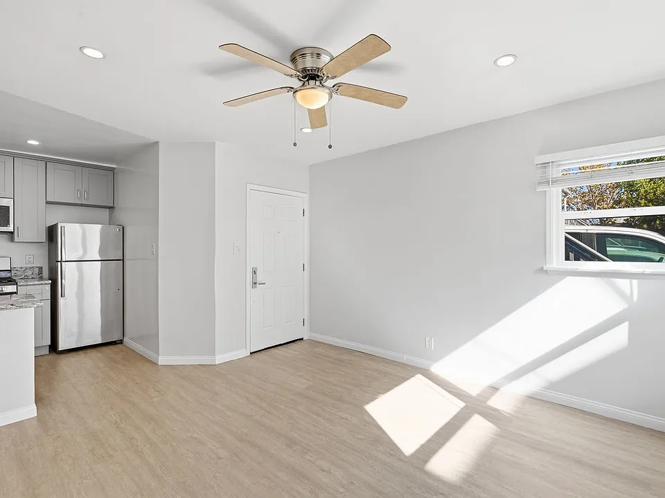 1313 Pico Blvd