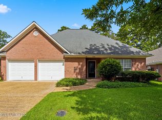 550 Spring Lake Dr, Pearl, MS 39208