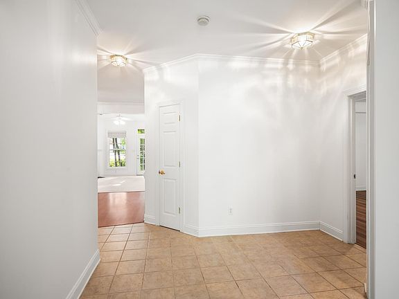 4th image of 104 Villas Way Dr