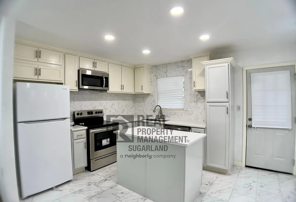 Building Photo - 10527 Westedge Dr
