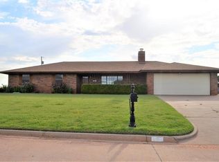 130 W Quail Dr, Cordell, OK 73632