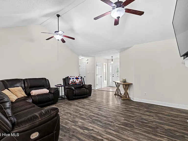 132 Forest Bluff Dr — Photo 6
