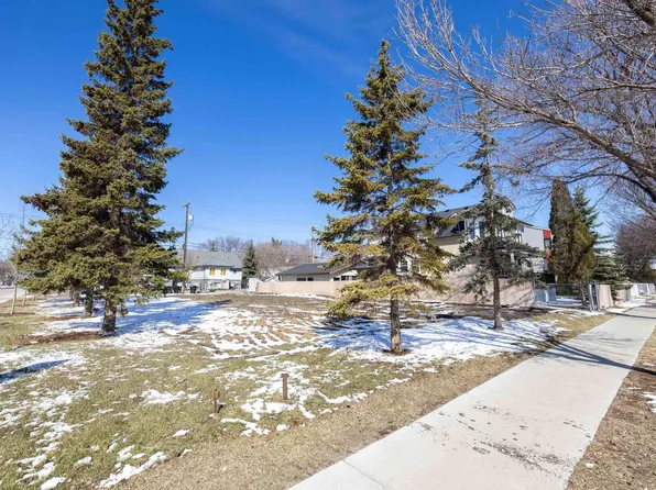 11906 76th St NW, Edmonton, AB T5B 2C7