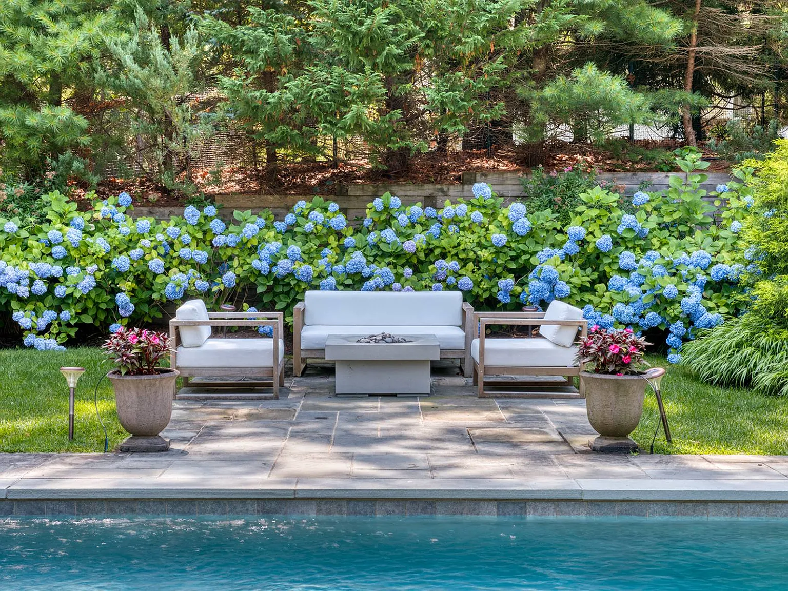 Sag Harbor Rental with Pool — Photo 3
