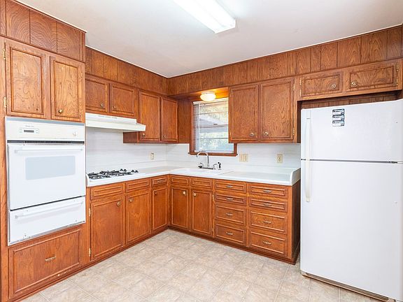 2nd image of 1217 Bryn Mawr Pl