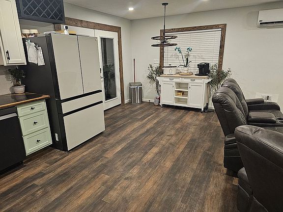 3rd image of 40600 Lake Dr