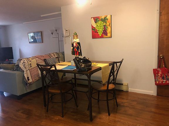 3rd image of 3673 E Tremont Ave
