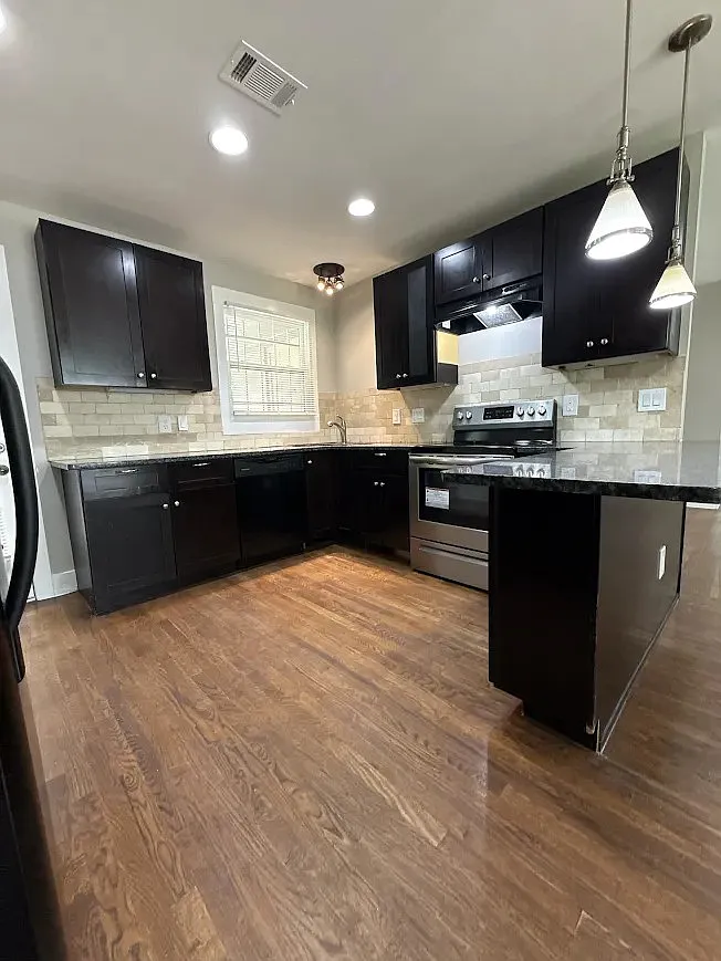 3 bed, 1126 sqft, $1,795 — Photo 4