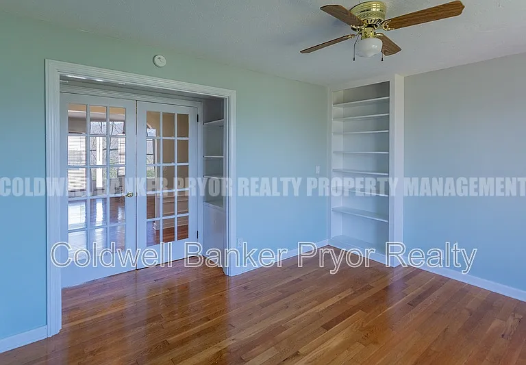 323 Walsh Rd — Photo 11