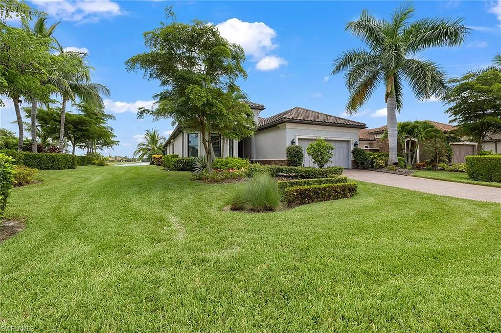3 bed, 3.0 bath, 2318 sqft, $20,000 — Photo 2