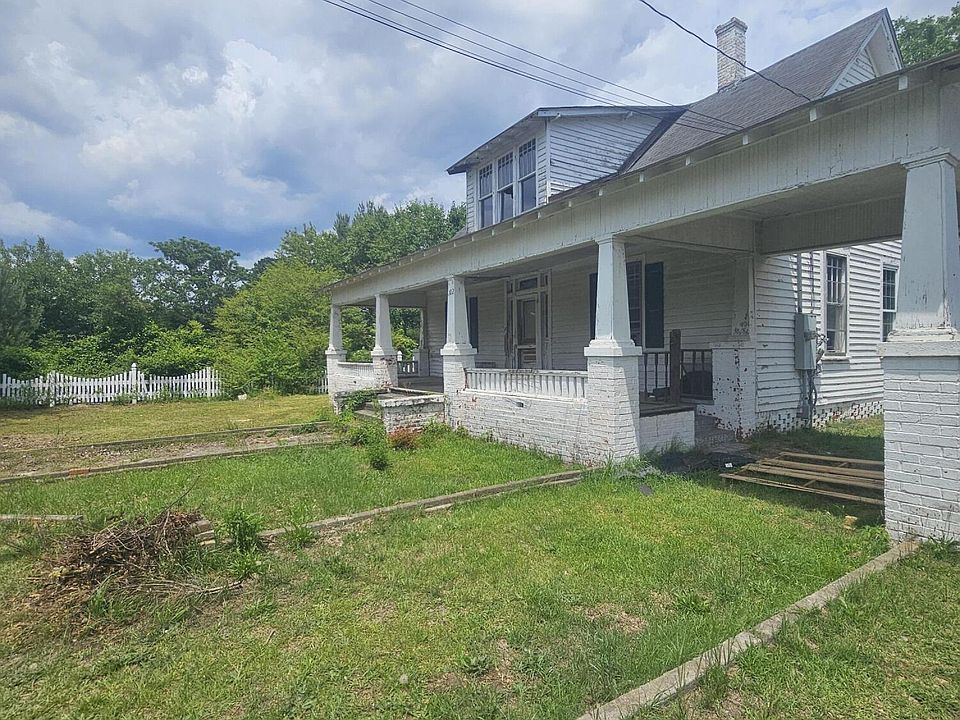 1st image of 202 E Blanche St