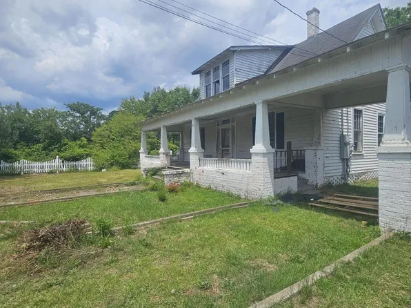 202 E Blanche St, Pine Level, NC 27568