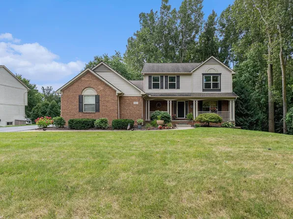 2095 Hillwood Dr, Lake Orion, MI 48360
