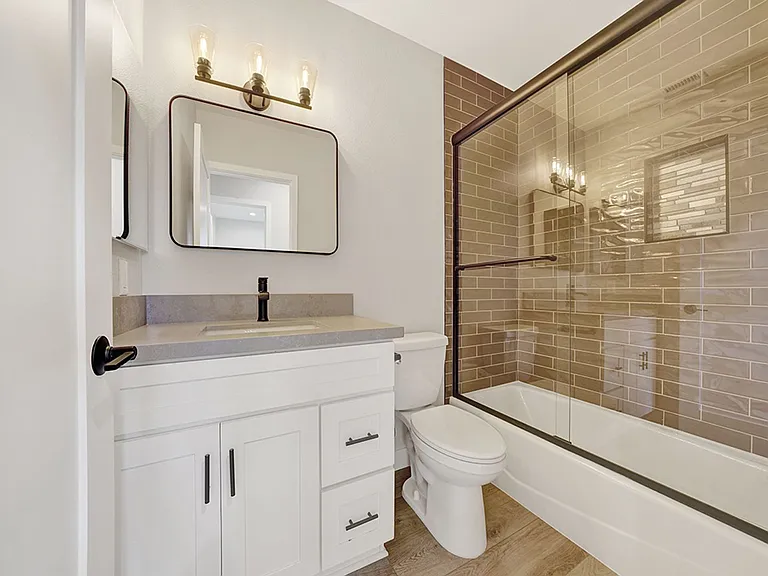 2476 Elden Ave — Photo 9