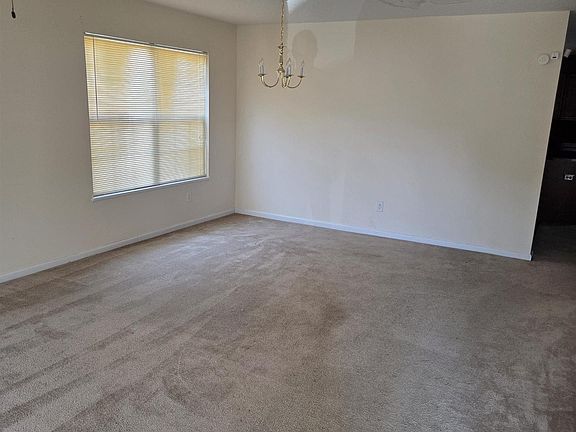 3rd image of 220 Appletree Ln