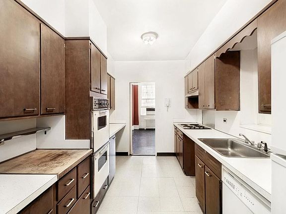 4th image of 895 Lexington Ave #5A
