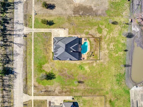 5th image of 8 Chapel Hill Ln