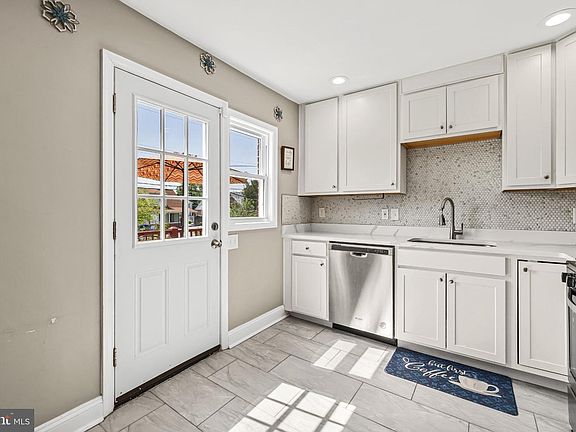5th image of 3313 Mayfair Rd