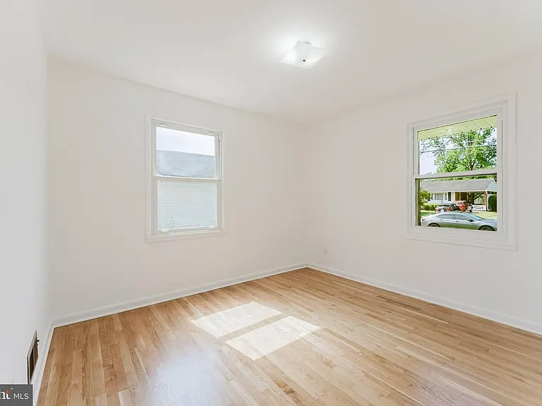10914 Woodhaven Dr — Photo 11