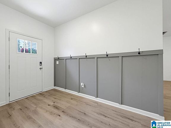 4th image of 228 Arlington Loop