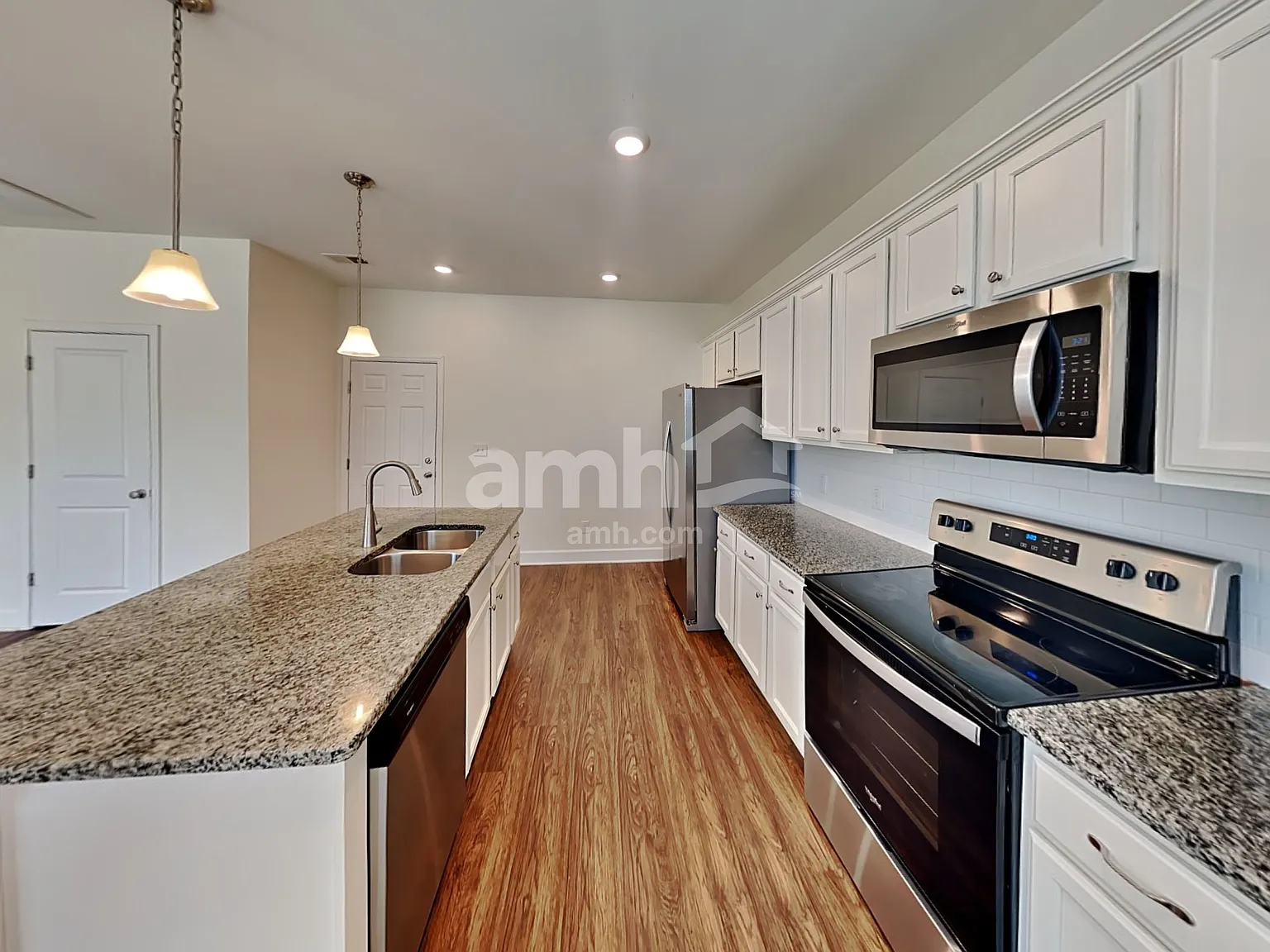 3 bed, 2.5 bath, 1895 sqft, $2,420 — Photo 3