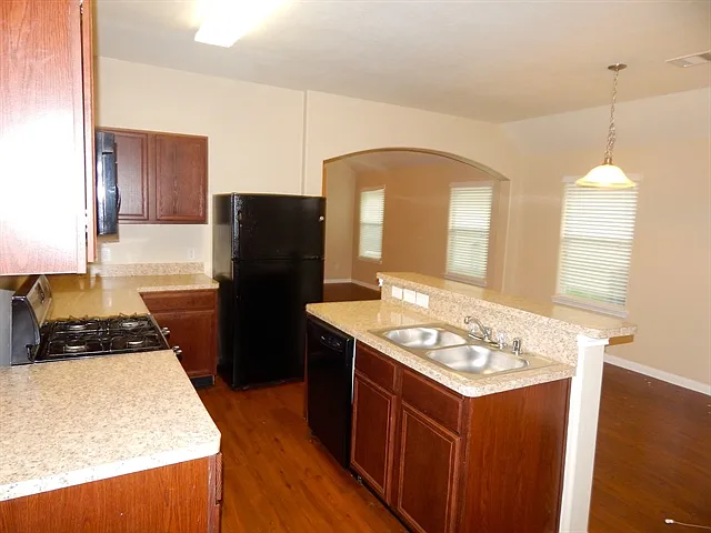 19146 Sandelford Dr — Photo 5