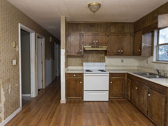 3rd image of 3168 Durham Dr SE