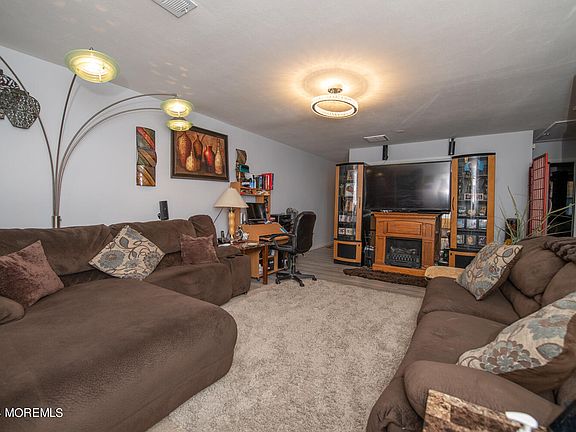 3rd image of 182 Esmeralda Court